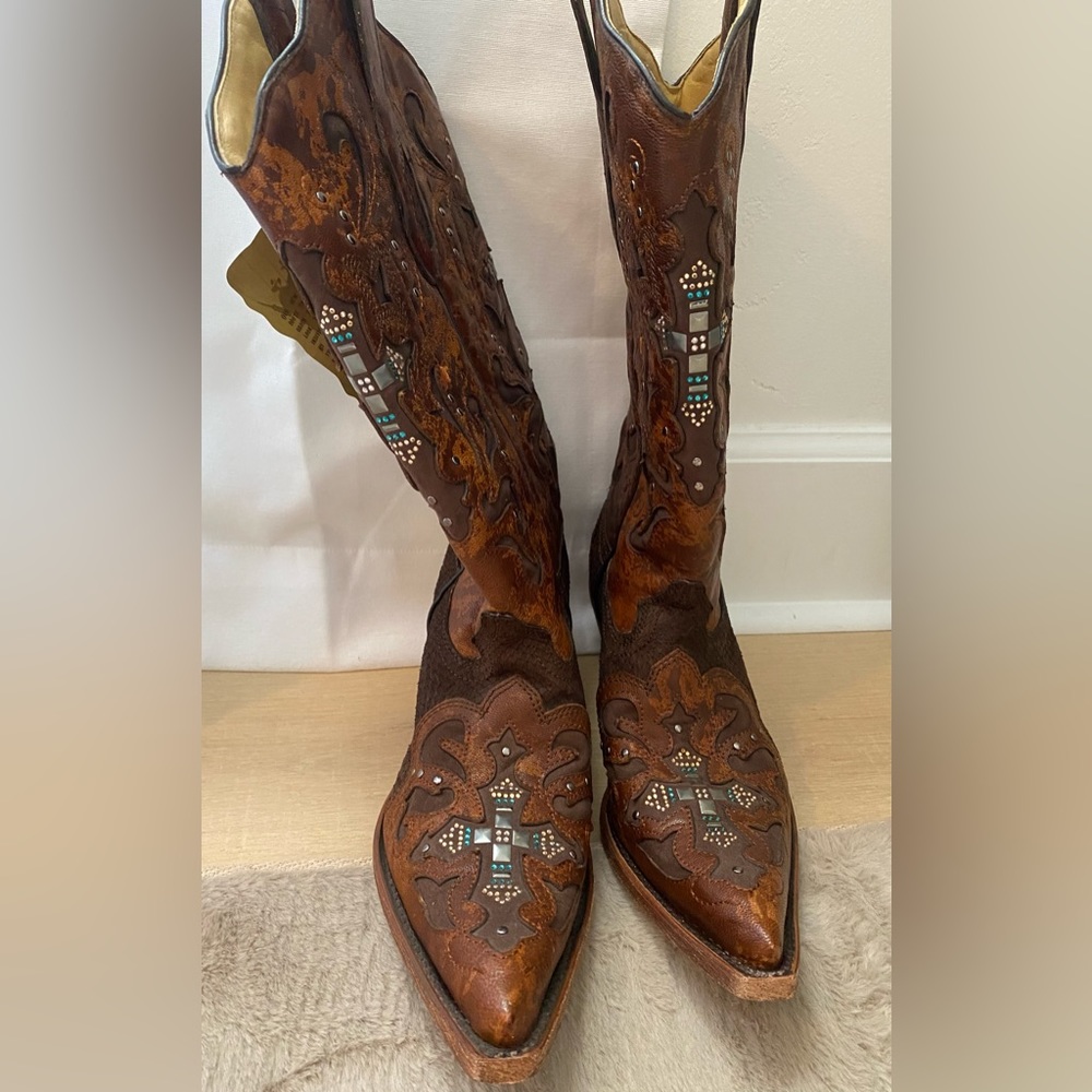 NWT corral western boots made with Swarovski elements.  Size 9 1/2 M